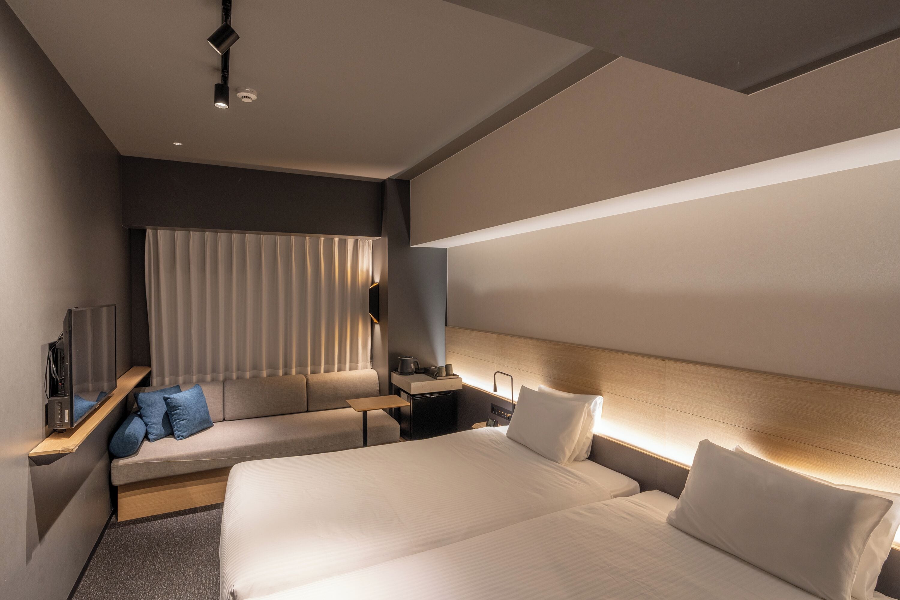 ห้องดีลักซ์ทวิน, 2 ห้องนอน, ปลอดบุหรี่, ห้องมุม (Corner) | เครื่องนอนระดับพรีเมียม, ห้องเก็บเสียง, เตารีด/โต๊ะรีดผ้า, Wi-Fi ฟรี