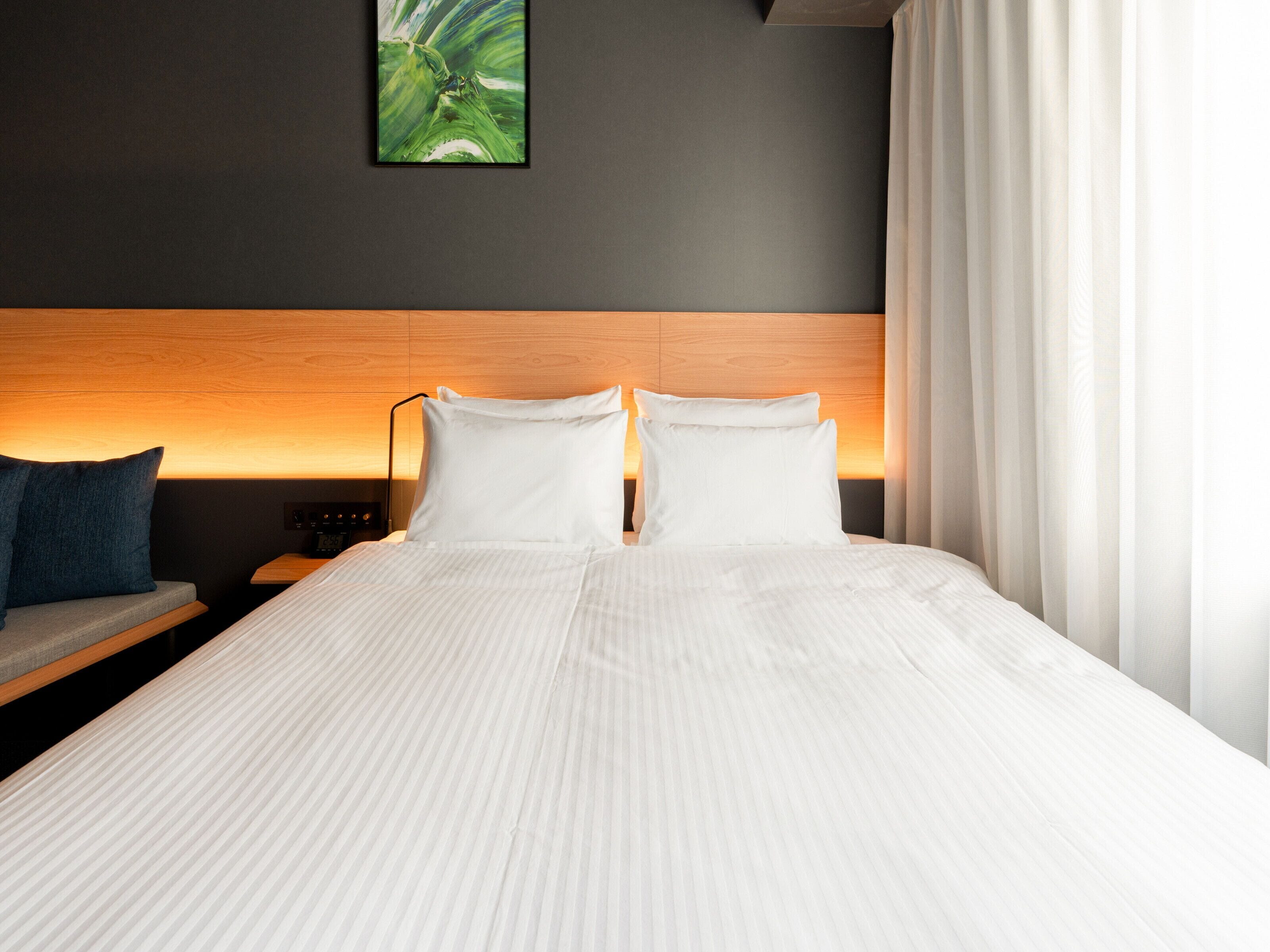 Queen Double Room, Non Smoking | Premium bedding, soundproofing, iron/ironing board, free WiFi