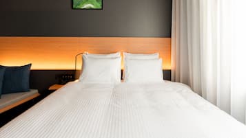 Queen Double Room, Non Smoking | Premium bedding, soundproofing, iron/ironing board, free WiFi