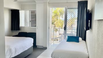 1 habitación, tabla de planchar con plancha, wifi gratis y ropa de cama