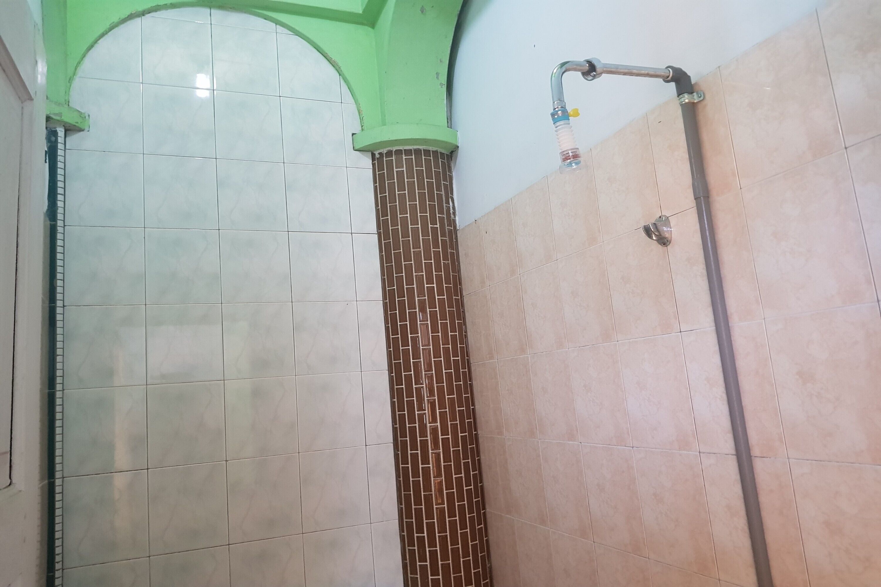 Deluxe Twin Room | Bathroom | Shower, towels, soap