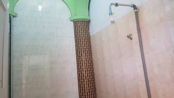 Deluxe Twin Room | Bathroom | Shower, towels, soap