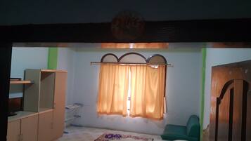 Free WiFi, bed sheets