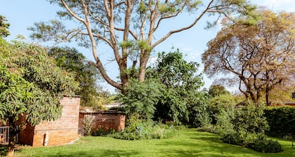 2BR English Cottage with Garden