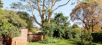 2BR English Cottage with Garden