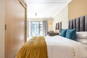 Iron/ironing board, WiFi, bed sheets - Luxurious 1Bed Studio, self-check in, free parking (Sandton)