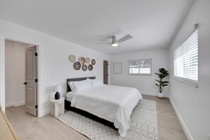 5 bedrooms, iron/ironing board, WiFi, bed sheets