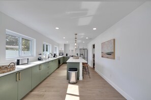 Fridge, microwave, oven, stovetop - Private Heated Pool | Fenced Yard | Pet Friendly | Seminole (Seminole)