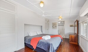1 quarto, escrivaninha, ferros/tábuas de passar roupa, Wi-Fi de cortesia