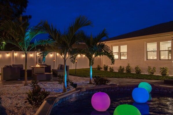 Terrace/patio - Coastal Pool Home minutes to the Beach (Palm Harbor)