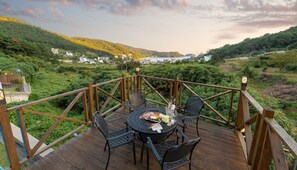 Ropa de cama hipoalergénica, edredones de plumas, cortinas opacas