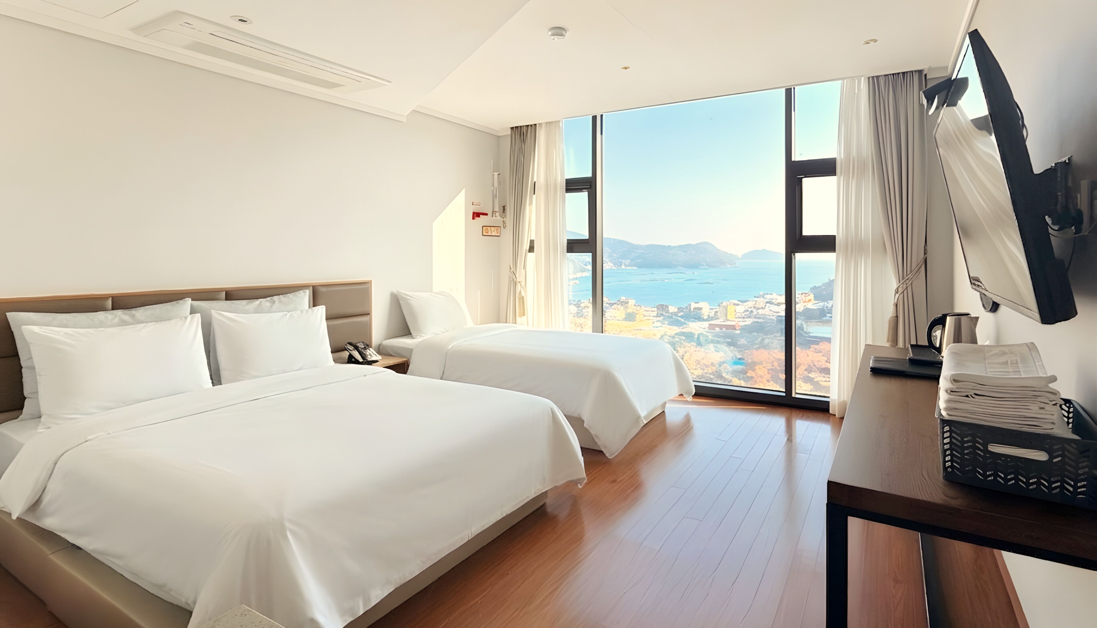 Hotel Friend Family Room | Hypo-allergenic bedding, down comforters, blackout drapes, soundproofing