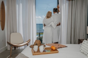 90-cm Smart TV with cable channels - VIDA Cayman (West Bay)