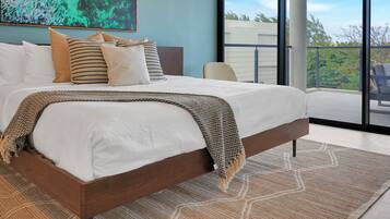 3 habitaciones, escritorio y espacio para trabajar con laptop