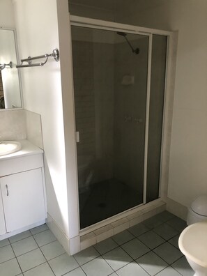 Towels, soap, toilet paper - Pattison Unit 1 (Emu Park)