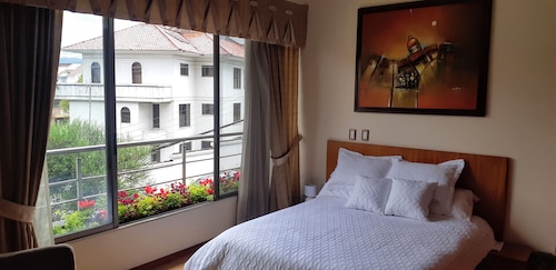 COMODA Y EQUIPADA SUITE UBICADA EN ZONA CENTRICA DE LA CIUDAD DE CUENCA!!&quot;