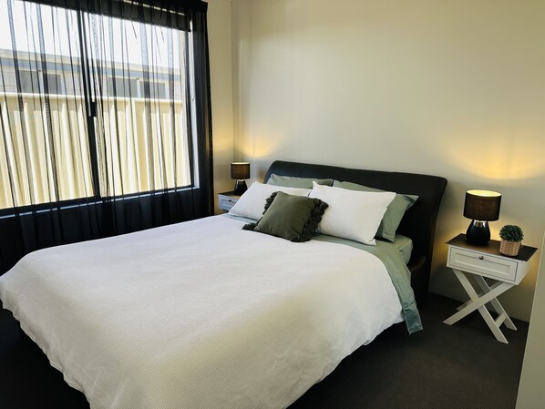 5 chambres, fer et planche à repasser, Wi-Fi, draps fournis