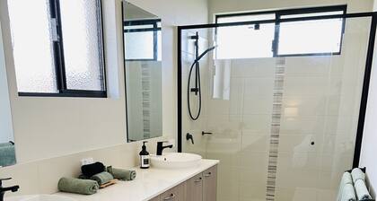 Dunsborough, Spacious new 5 bedroom, 3 bathroom home