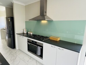 Fridge, microwave, oven, stovetop - Dunsborough, Spacious new 5 bedroom, 3 bathroom home (Dunsborough)