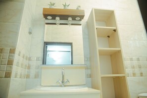 Towels, soap, toilet paper - Bel Appartement Dans une Résidence Calme, Bien Situé et Facile Daccès (Abidjan)
