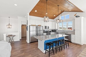 Fridge, microwave, oven, stovetop - Betty Lou's State of Mind at Ocean Isle Beach, hot tub, Ocean Front with amazing views (Ocean Isle Beach)