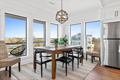 Welcome to the Jungle at Ocean Isle Beach, Heated private Pool, Elevator, and Putting Green