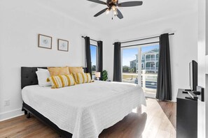 5 bedrooms, free WiFi, bed sheets - Welcome to the Jungle by Brunswick VR: w/ Pool (Ocean Isle Beach)