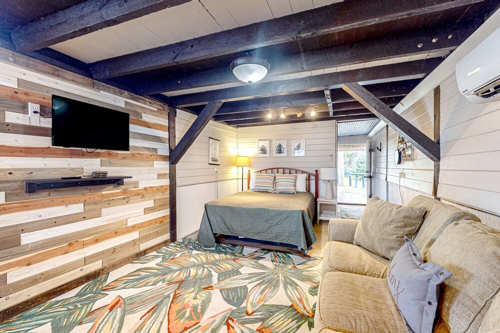 Beautiful home across from the sea with balcony & open layout dogfriendly Edisto Beach Vrbo