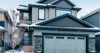 Modern Legal suite near Airport, Hospital, South common, Henday, 91 St, Town Ctr