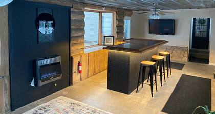 Awesome 3 Bedroom River Front Retreat right on the water!