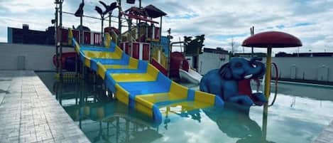 Una piscina techada