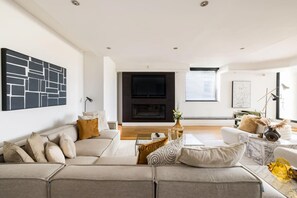 Apartment - The River Thames View - Stunning 2bdr Flat With Study Room Balcony (London)