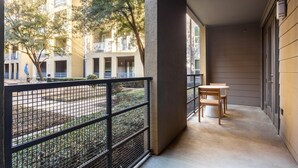 Unclassified image, 2 of 27, button - Kasa 2BD With Views of Reunion Tower Dallas (Dallas)