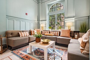 Room - Kasa Comfy Studio Explore East Liberty The Maverick (Pittsburgh)