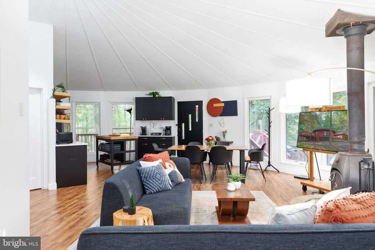 TV, lareira, escritórios