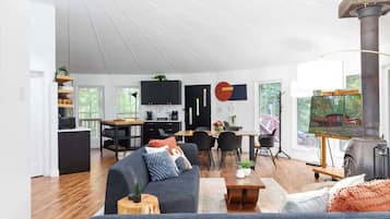 TV, lareira, escritórios