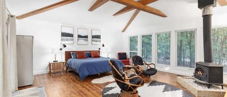 3 soverom, strykejern/-brett, wi-fi og sengetøy