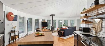 Woodland cabin w/ hot tub & fire pit