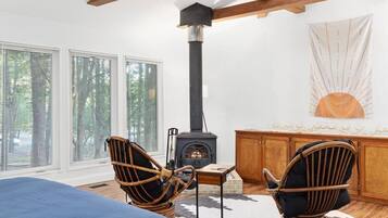 3 slaapkamers, een strijkplank/strijkijzer, wifi, beddengoed