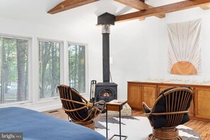 3 bedrooms, iron/ironing board, WiFi, bed sheets - Modern Wooded Oasis w Hot Tub, WiFi, Grill, & Dome (Hedgesville)