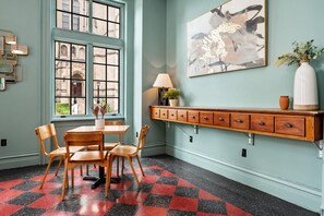 Apartment - Kasa Uniquely Designed Suite Near Carnegie Museum The Maverick (Pittsburgh)