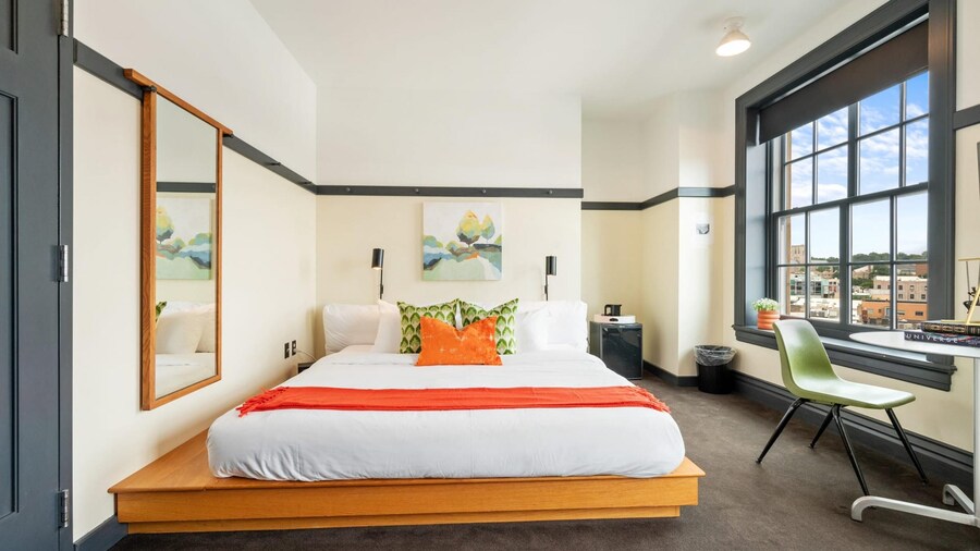 Kasa Trendy Studio Steps to Bakery Square The Maverick