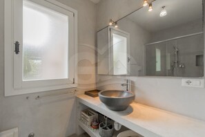 Dusj og hårføner