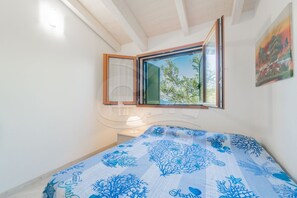 2 bedrooms, bed sheets