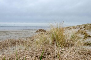 Beach - Apartment 'Ferienwohnung Neumann' with Private Terrace, Private Garden and Wi-Fi (Neuschoo)