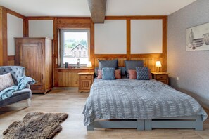 6 bedrooms, free WiFi, bed sheets