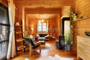 TV, fireplace, ping pong, stereo - Holiday Home 'Hüssli Numero 1' with Private Terrace, Shared Garden and Wi-Fi (Hayingen)