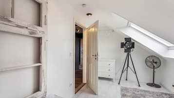 1 habitación, tabla de planchar con plancha, wifi gratis y ropa de cama