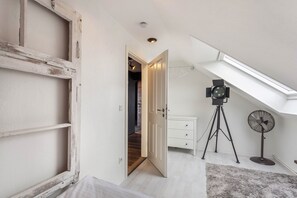 1 dormitorio, tabla de planchar con plancha, wifi gratis y ropa de cama