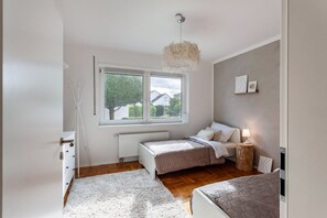 2 عدّة غرف نوم ومكواة/لوح كي وواي فاي مجانًا وملاءات أسرّة